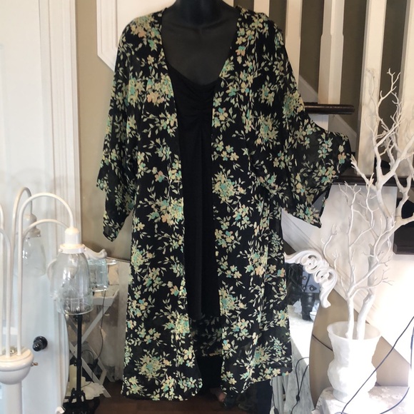 LA Hearts Kimono in Black and Green Floral - Picture 2 of 9